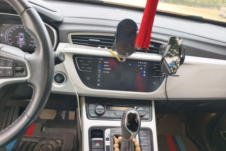 Used Geely Auto Emgrand X7 Sport 2018 1.8TD Automatic Two-Wheel Drive Smart 4G Connected Version Audio And AC Panel