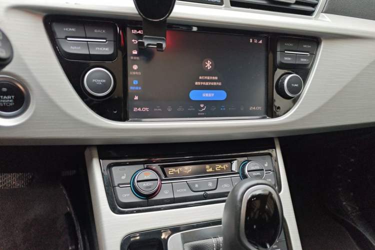 Used Geely Auto Emgrand X7 Sport 2018 1.8TD Automatic Two-Wheel Drive Smart Connect 4G Internet Edition Audio And AC Panel