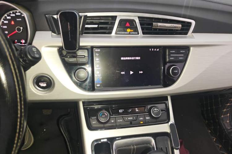 Used Geely Auto Emgrand X7 Sport 2018 2.0L Manual Two-Wheel Drive Zhiya Version Audio And AC Panel