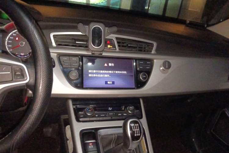 Used Geely Auto Emgrand X7 Sport 2018 2.0L Manual Two-Wheel Drive Zhiya Version Audio And AC Panel