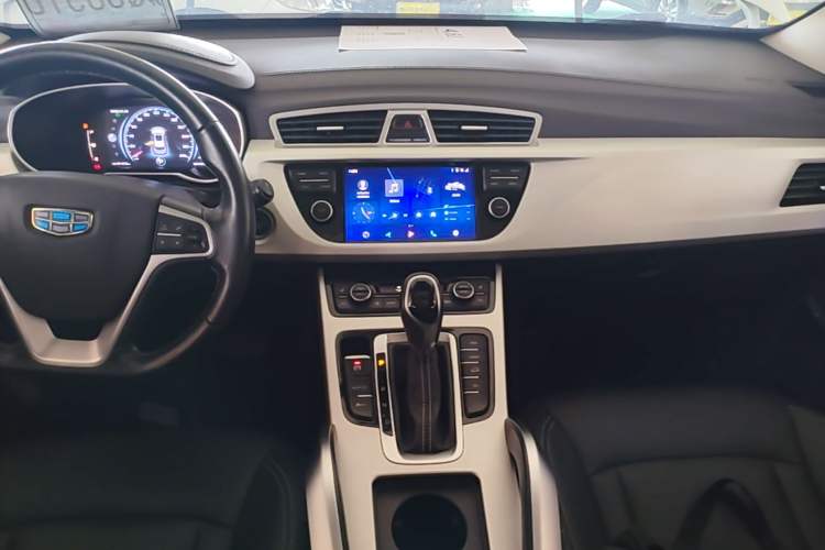 Used Geely Auto Emgrand X7 Sport 2018 1.8TD Automatic Two-Wheel Drive Smart Connect 4G Internet Edition Audio And AC Panel