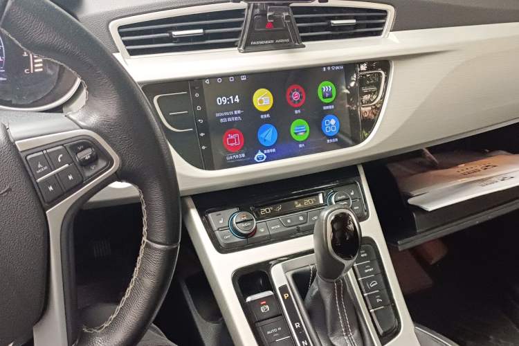 Used Geely Auto Emgrand X7 Sport 2018 1.8TD Automatic Two-Wheel Drive Smart Connect 4G Internet Edition Audio And AC Panel