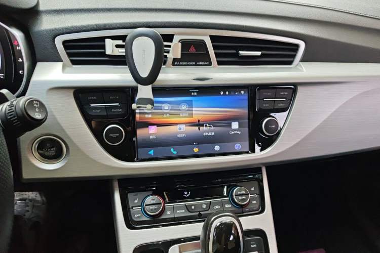 Used Geely Auto Emgrand X7 Sport 2018 1.8TD Automatic Two-Wheel Drive Smart 4G Connected Version Audio And AC Panel