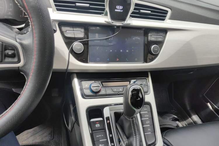 Used Geely Auto Emgrand X7 Sport 2018 1.8TD Automatic Two-Wheel Drive Smart Connect 4G Internet Edition Audio And AC Panel