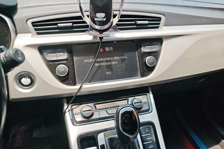 Used Geely Auto Emgrand X7 Sport 2018 1.8TD Automatic Two-Wheel Drive Smart Connect 4G Internet Edition Audio And AC Panel