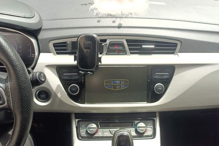 Used Geely Auto Emgrand X7 Sport 2018 1.8TD Automatic Two-Wheel Drive Smart Connect 4G Internet Edition Audio And AC Panel