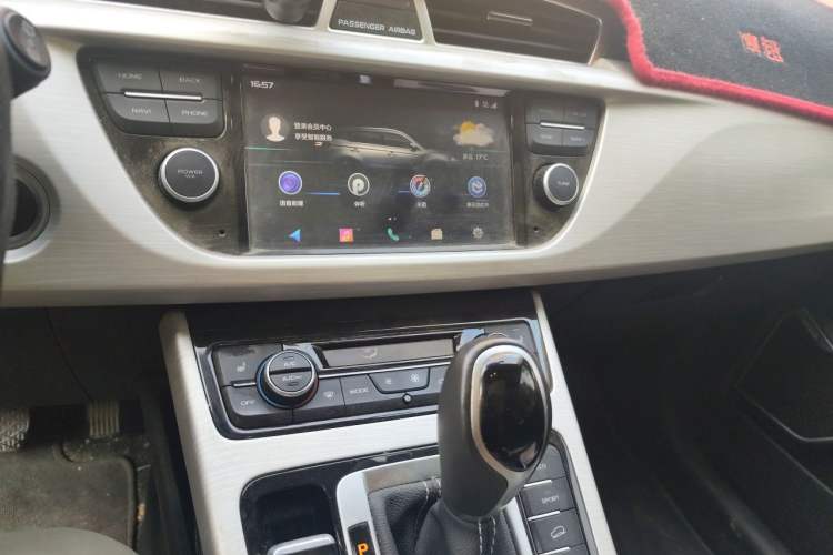 Used Geely Auto Emgrand X7 Sport 2018 1.8TD Automatic Two-Wheel Drive Smart Connect 4G Internet Edition Audio And AC Panel