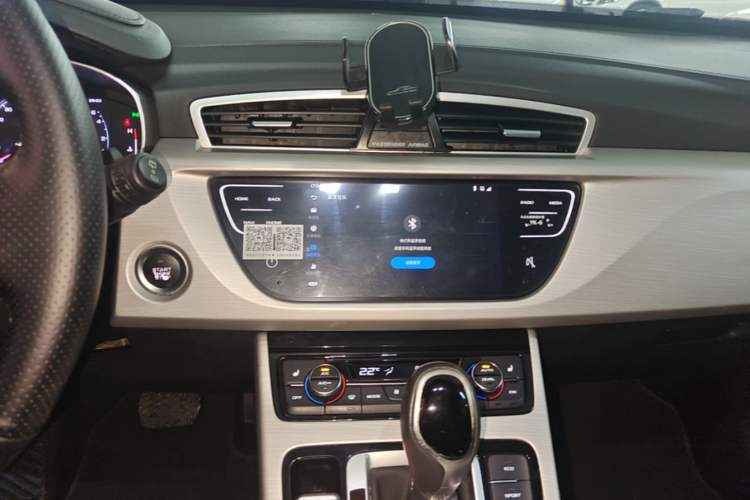 Used Geely Auto Emgrand X7 Sport 2018 1.8TD Automatic Two-Wheel Drive Smart 4G Connected Version Audio And AC Panel