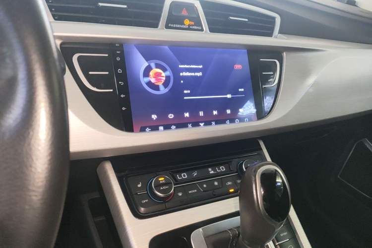 Used Geely Auto Emgrand X7 Sport 2018 1.8TD Automatic Two-Wheel Drive Smart Connect 4G Internet Edition Audio And AC Panel