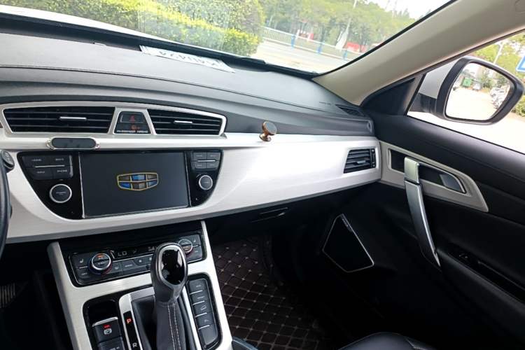 Used Geely Auto Emgrand X7 Sport 2018 1.8TD Automatic Two-Wheel Drive Smart Connect 4G Internet Edition Audio And AC Panel