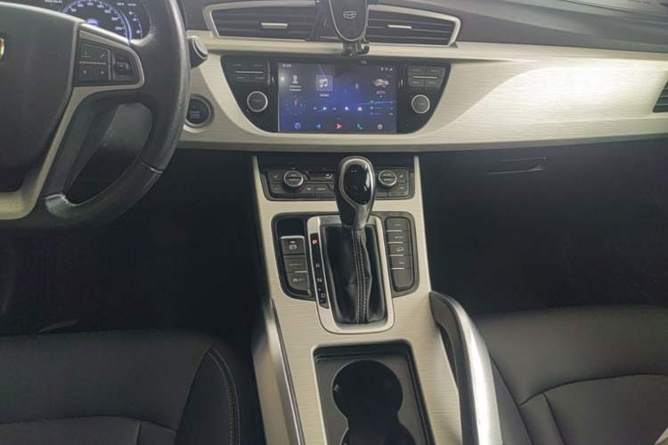 Used Geely Auto Emgrand X7 Sport 2018 1.8TD Automatic Two-Wheel Drive Smart Connect 4G Internet Edition Audio And AC Panel