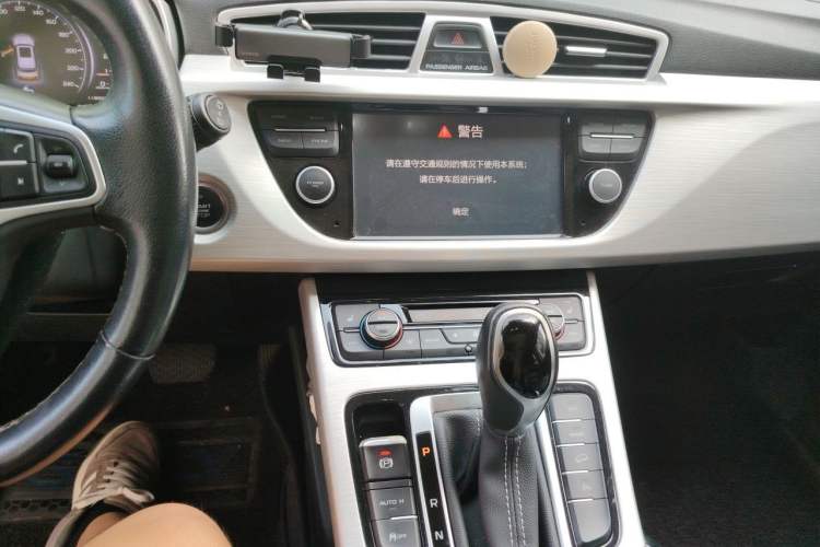 Used Geely Auto Emgrand X7 Sport 2018 Revised Version 1.8TD Automatic Two-Wheel Drive Smart Connectivity 4G-Enabled Edition Audio And AC Panel