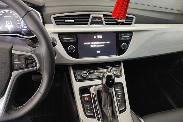Used Geely Auto Emgrand X7 Sport 2018 1.8TD Automatic Two-Wheel Drive Smart Connect 4G Internet Edition Audio And AC Panel