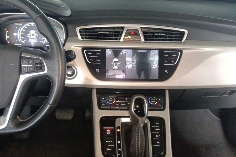 Used Geely Auto Emgrand X7 Sport 2018 1.8TD Automatic Two-Wheel Drive Smart 4G Connected Version Audio And AC Panel