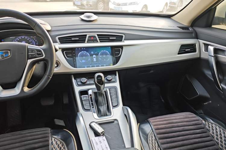 Used Geely Auto Emgrand X7 Sport 2018 1.8TD Automatic Two-Wheel Drive Smart Connect 4G Internet Edition Audio And AC Panel