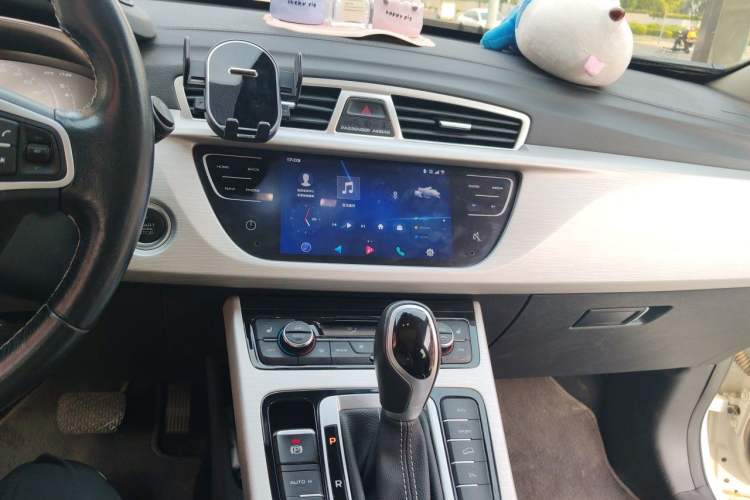 Used Geely Auto Emgrand X7 Sport 2018 1.8TD Automatic Two-Wheel Drive Smart 4G Connected Version Audio And AC Panel