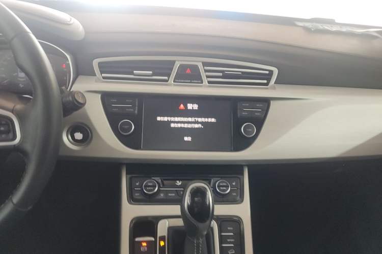 Used Geely Auto Emgrand X7 Sport 2018 1.8TD Automatic Two-Wheel Drive Smart Connect 4G Internet Edition Audio And AC Panel