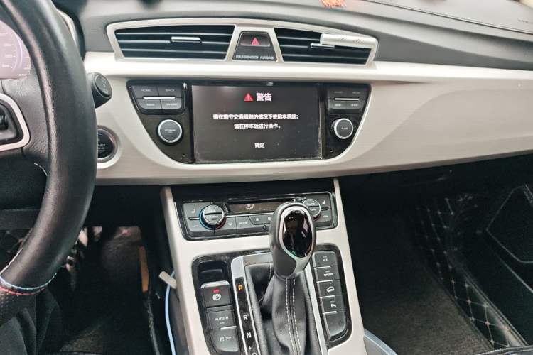 Used Geely Auto Emgrand X7 Sport 2018 1.8TD Automatic Two-Wheel Drive Smart Connect 4G Internet Edition Audio And AC Panel