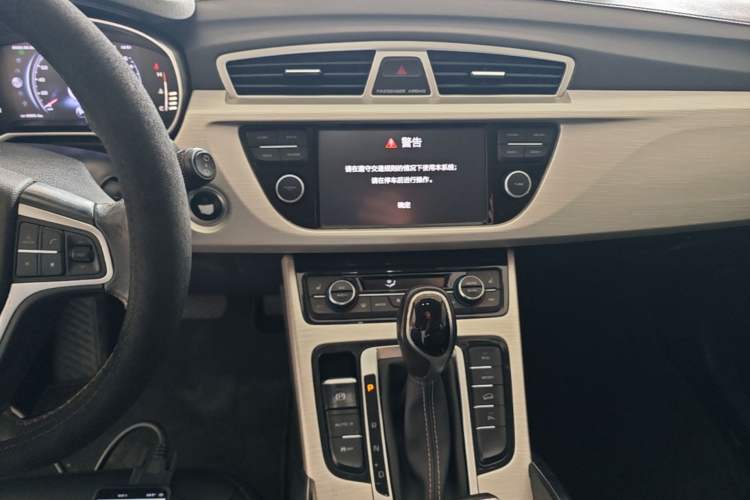 Used Geely Auto Emgrand X7 Sport 2018 1.8TD Automatic Two-Wheel Drive Smart Connect 4G Internet Edition Audio And AC Panel