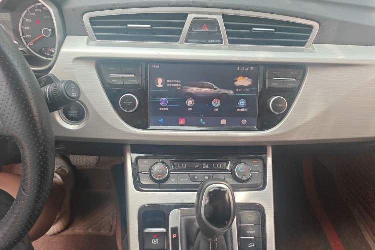 Used Geely Auto Emgrand X7 Sport 2018 1.8TD Automatic Two-Wheel Drive Zhiya Model Audio And AC Panel