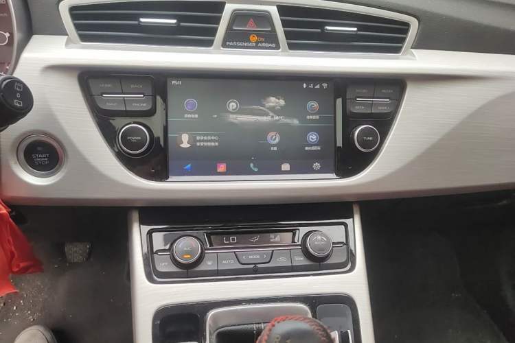 Used Geely Auto Emgrand X7 Sport 2018 2.0L Manual Two-Wheel Drive Zhiya Version Audio And AC Panel