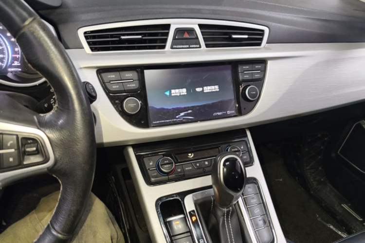 Used Geely Auto Emgrand X7 Sport 2018 1.8TD Automatic Two-Wheel Drive Smart Connect 4G Internet Edition Audio And AC Panel