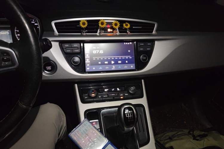 Used Geely Auto Emgrand X7 Sport 2018 2.0L Manual Two-Wheel Drive Zhiya Version Audio And AC Panel