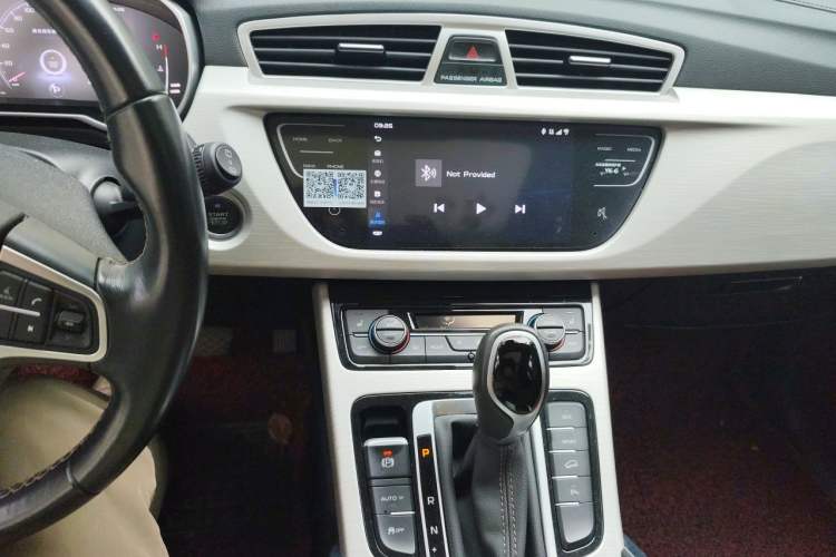 Used Geely Auto Emgrand X7 Sport 2018 1.8TD Automatic Two-Wheel Drive ZhiZun Model with 4G Connectivity Audio And AC Panel