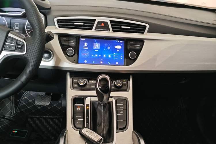 Used Geely Auto Emgrand X7 Sport 2018 1.8TD Automatic Two-Wheel Drive Zhiya Model Audio And AC Panel