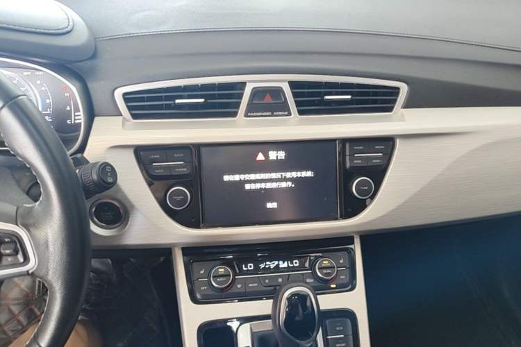 Used Geely Auto Emgrand X7 Sport 2018 1.8TD Automatic Two-Wheel Drive Smart Connect 4G Internet Edition Audio And AC Panel