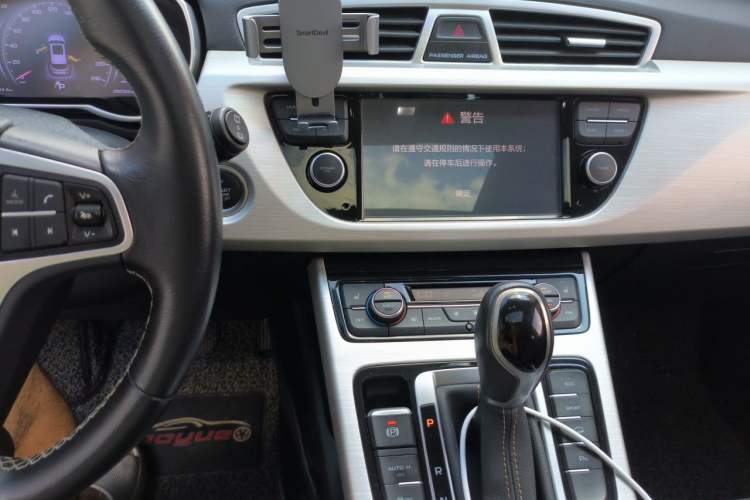 Used Geely Auto Emgrand X7 Sport 2018 1.8TD Automatic Two-Wheel Drive Smart Connect 4G Internet Edition Audio And AC Panel