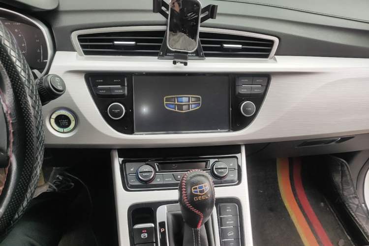 Used Geely Auto Emgrand X7 Sport 2018 1.8TD Automatic Two-Wheel Drive Smart Connect 4G Internet Edition Audio And AC Panel