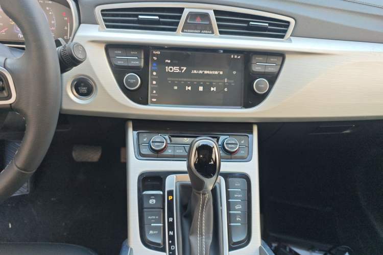 Used Geely Auto Emgrand X7 Sport 2018 1.8TD Automatic Two-Wheel Drive Smart Connect 4G Internet Edition Audio And AC Panel