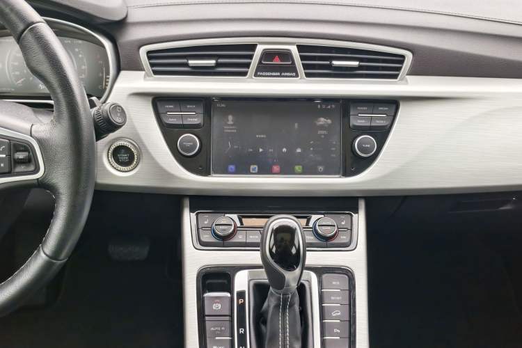 Used Geely Auto Emgrand X7 Sport 2018 1.8TD Automatic Two-Wheel Drive Smart Connect 4G Internet Edition Audio And AC Panel