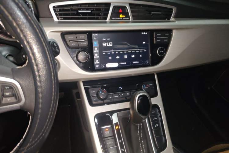 Used Geely Auto Emgrand X7 Sport 2018 1.8TD Automatic Two-Wheel Drive Zhiya Model Audio And AC Panel