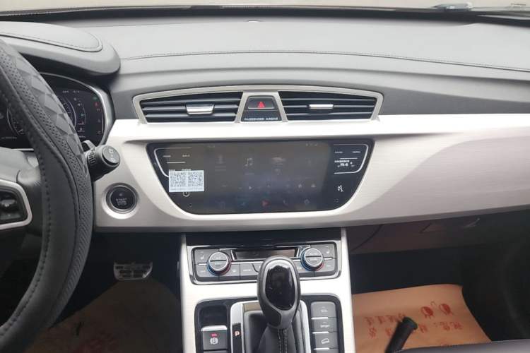 Used Geely Auto Emgrand X7 Sport 2018 1.8TD Automatic Two-Wheel Drive Smart 4G Connected Version Audio And AC Panel