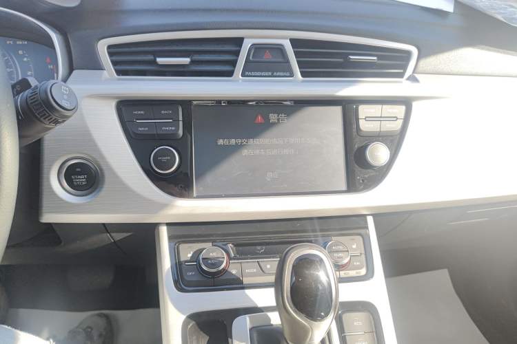 Used Geely Auto Emgrand X7 Sport 2018 1.8TD Automatic Two-Wheel Drive Smart Connect 4G Internet Edition Audio And AC Panel