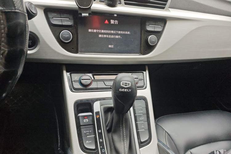 Used Geely Auto Emgrand X7 Sport 2018 1.8TD Automatic Two-Wheel Drive Smart Connect 4G Internet Edition Audio And AC Panel