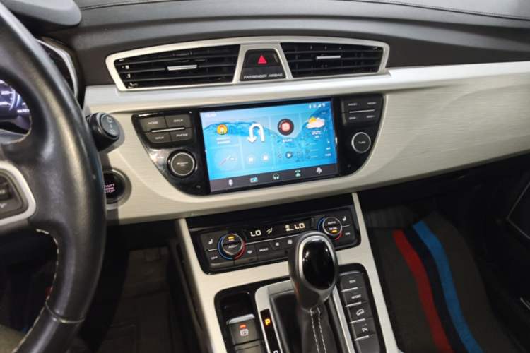 Used Geely Auto Emgrand X7 Sport 2018 1.8TD Automatic Two-Wheel Drive Smart Connect 4G Internet Edition Audio And AC Panel
