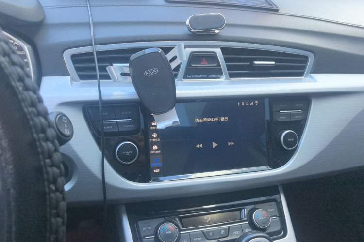 Used Geely Auto Emgrand X7 Sport 2018 1.8TD Automatic Two-Wheel Drive Zhiya Model Audio And AC Panel