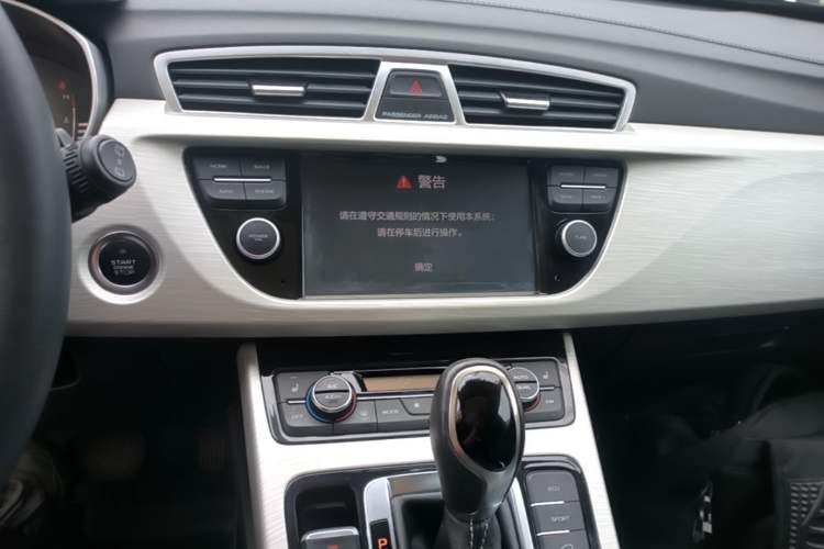 Used Geely Auto Emgrand X7 Sport 2018 1.8TD Automatic Two-Wheel Drive Smart Connect 4G Internet Edition Audio And AC Panel