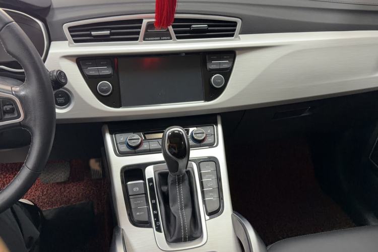 Used Geely Auto Emgrand X7 Sport 2018 1.8TD Automatic Two-Wheel Drive Smart Connect 4G Internet Edition Audio And AC Panel
