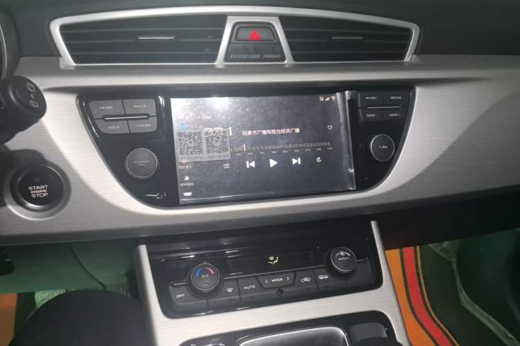 Used Geely Auto Emgrand X7 Sport 2018 2.0L Manual Two-Wheel Drive Zhiya Version Audio And AC Panel