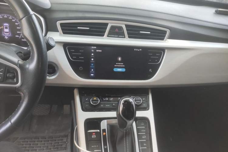Used Geely Auto Emgrand X7 Sport 2018 1.8TD Automatic Two-Wheel Drive Smart 4G Connected Version Audio And AC Panel