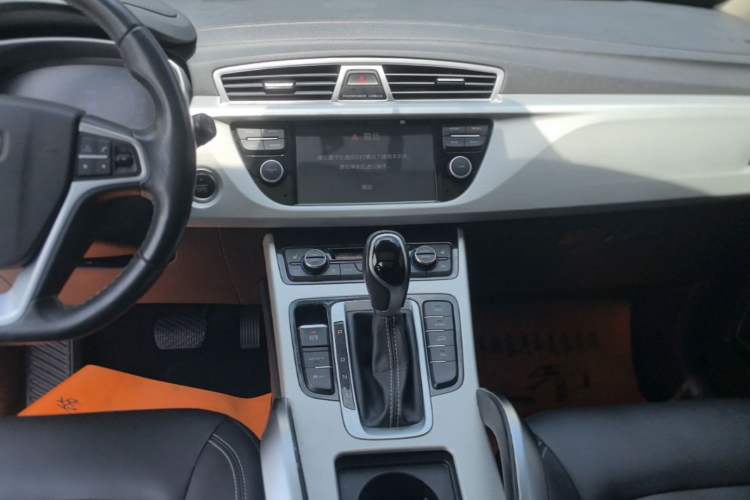Used Geely Auto Emgrand X7 Sport 2018 1.8TD Automatic Two-Wheel Drive Smart Connect 4G Internet Edition Audio And AC Panel