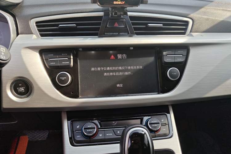 Used Geely Auto Emgrand X7 Sport 2018 1.8TD Automatic Two-Wheel Drive Smart Connect 4G Internet Edition Audio And AC Panel