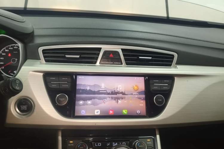 Used Geely Auto Emgrand X7 Sport 2018 1.8TD Automatic Two-Wheel Drive Zhiya Model Audio And AC Panel