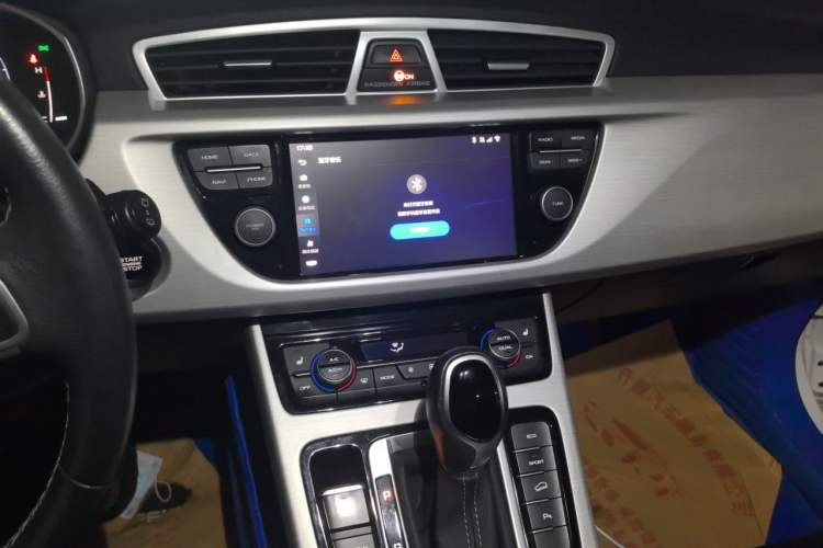 Used Geely Auto Emgrand X7 Sport 2018 1.8TD Automatic Two-Wheel Drive Smart Connect 4G Internet Edition Audio And AC Panel