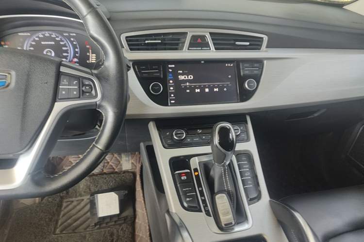 Used Geely Auto Emgrand X7 Sport 2018 1.8TD Automatic Two-Wheel Drive Smart Connect 4G Internet Edition Audio And AC Panel