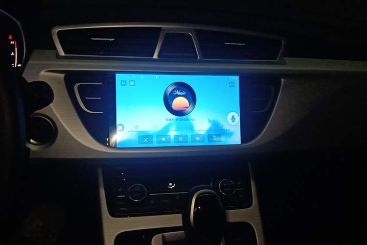 Used Geely Auto Emgrand X7 Sport 2018 1.8TD Automatic Two-Wheel Drive Smart Connect 4G Internet Edition Audio And AC Panel